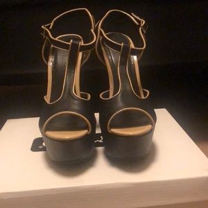 FOREVER 21 platform peep toe T- strap heels 5”+